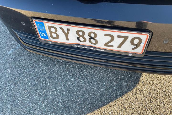 Sort VW Touran fra 2018