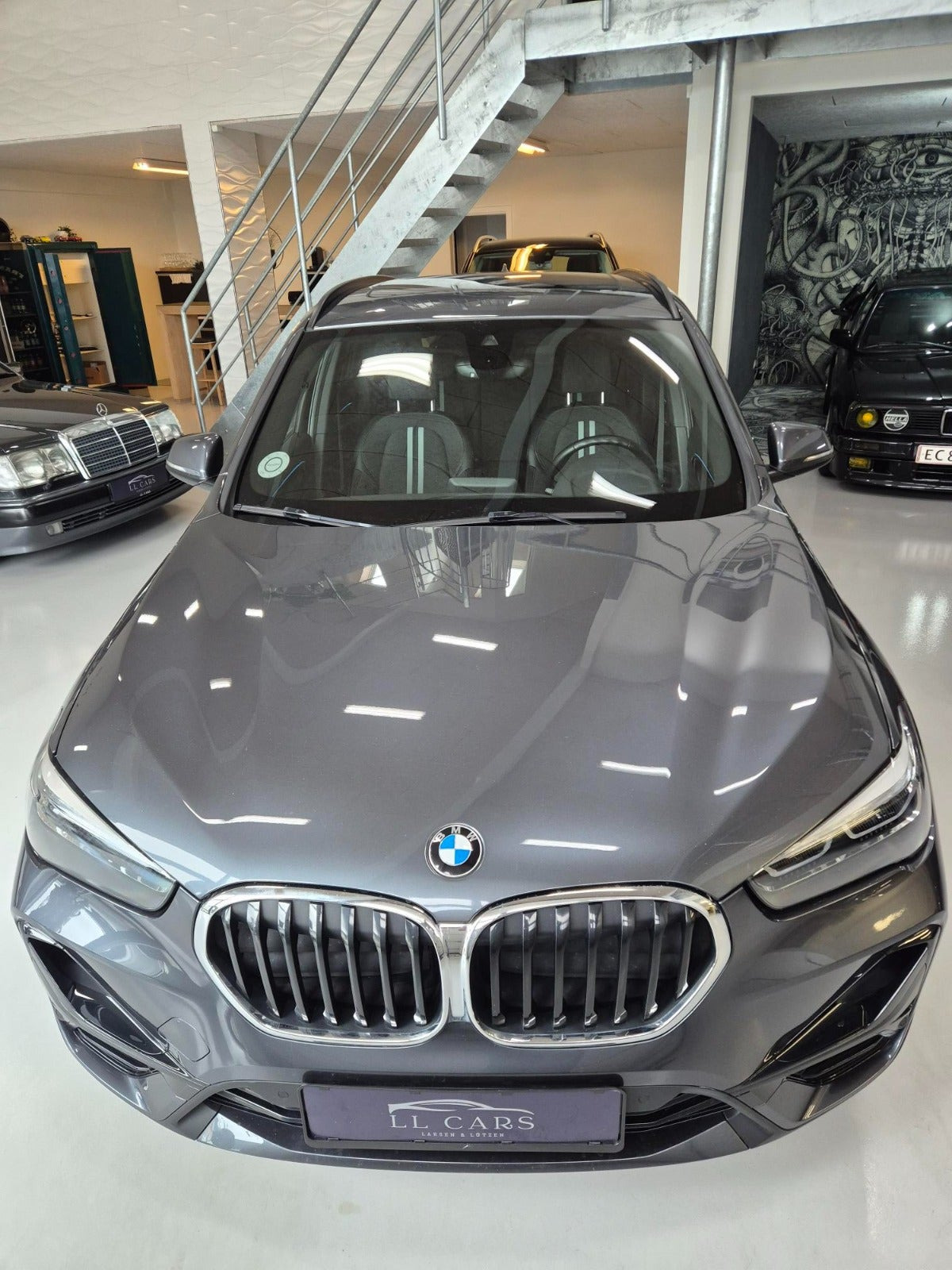 Grå BMW X1 fra 2021