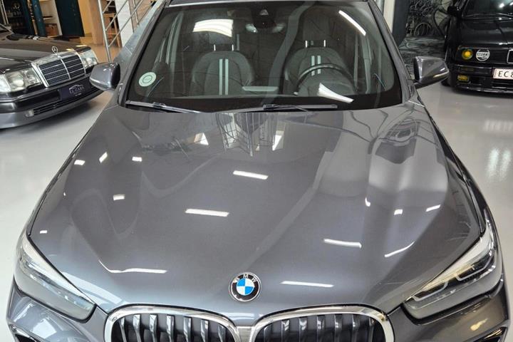 Grå BMW X1 fra 2021