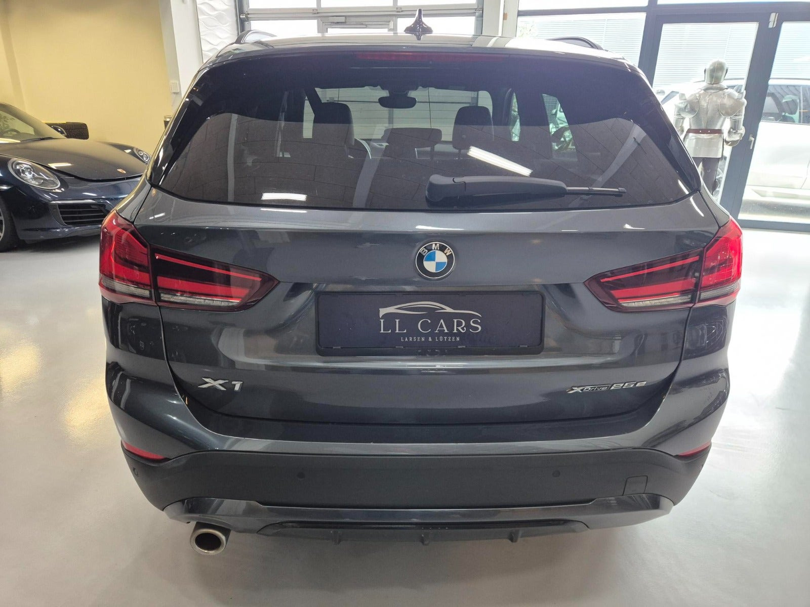 Grå BMW X1 fra 2021