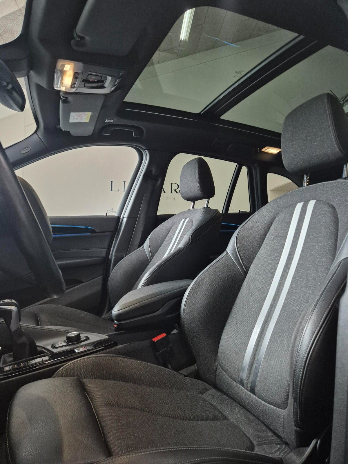 Grå BMW X1 fra 2021