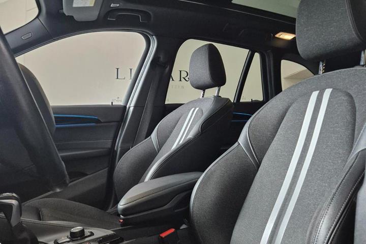 Grå BMW X1 fra 2021