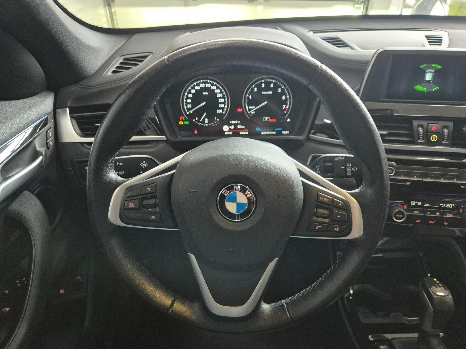 Grå BMW X1 fra 2021