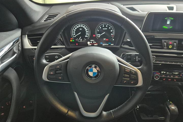 Grå BMW X1 fra 2021