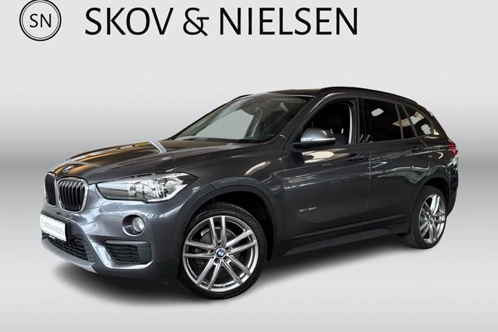 Grå BMW X1 fra 2017