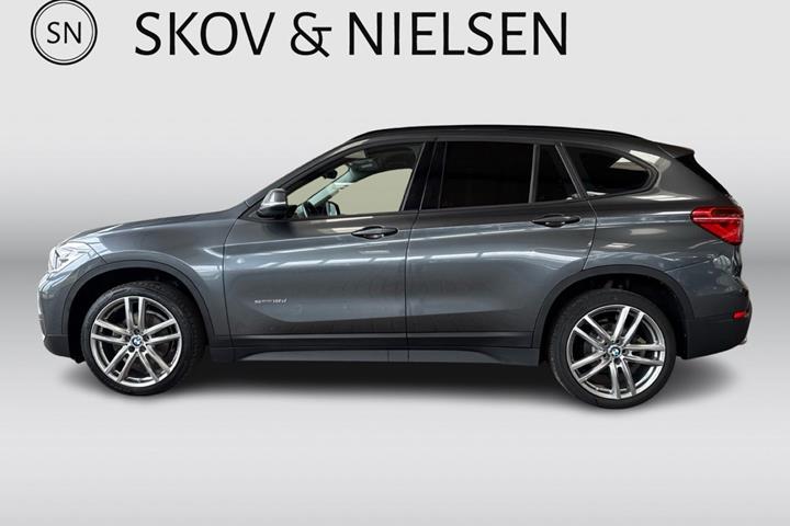 Grå BMW X1 fra 2017