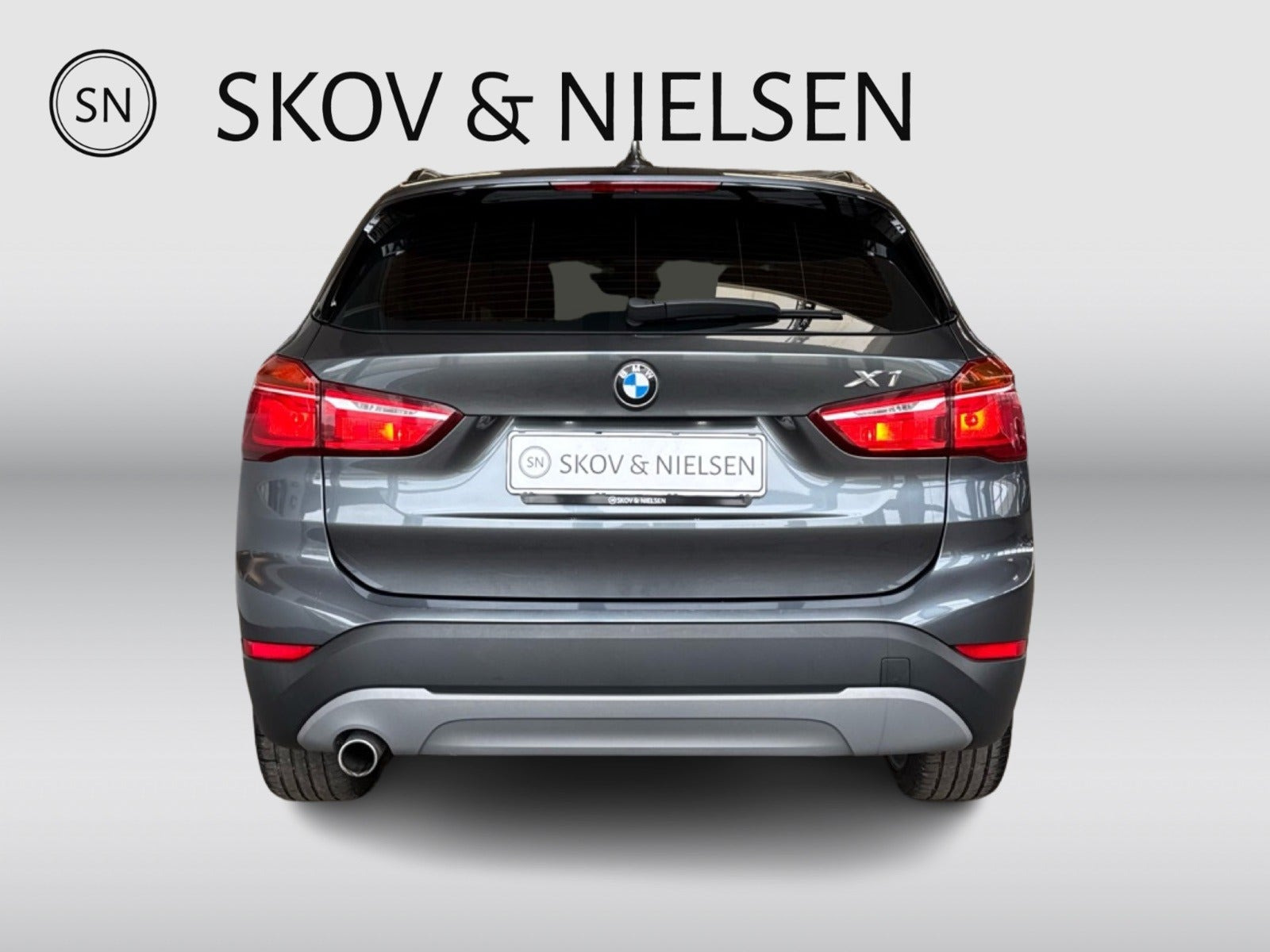 Grå BMW X1 fra 2017