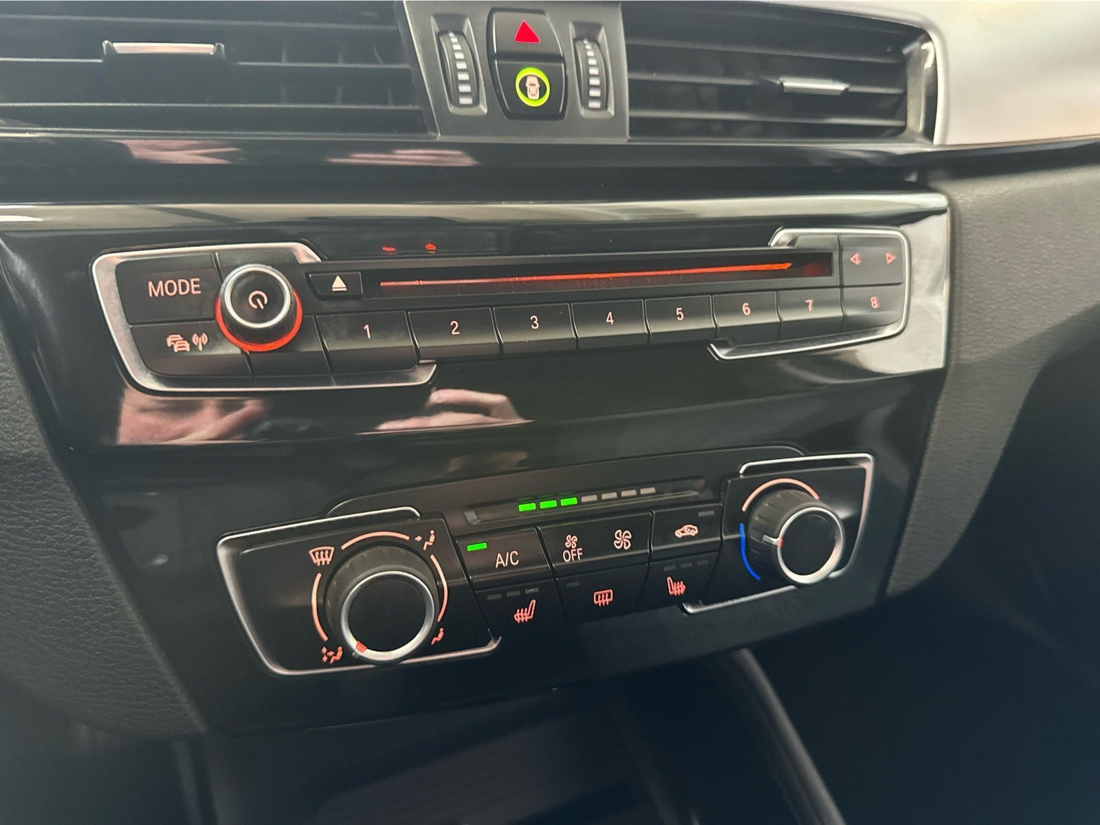 Grå BMW X1 fra 2017