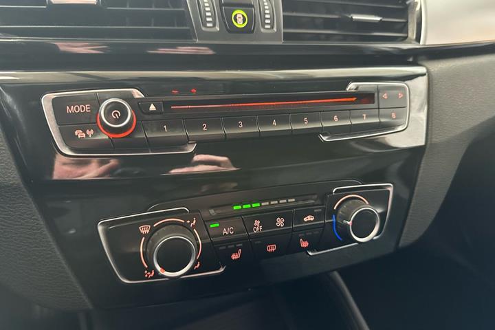 Grå BMW X1 fra 2017