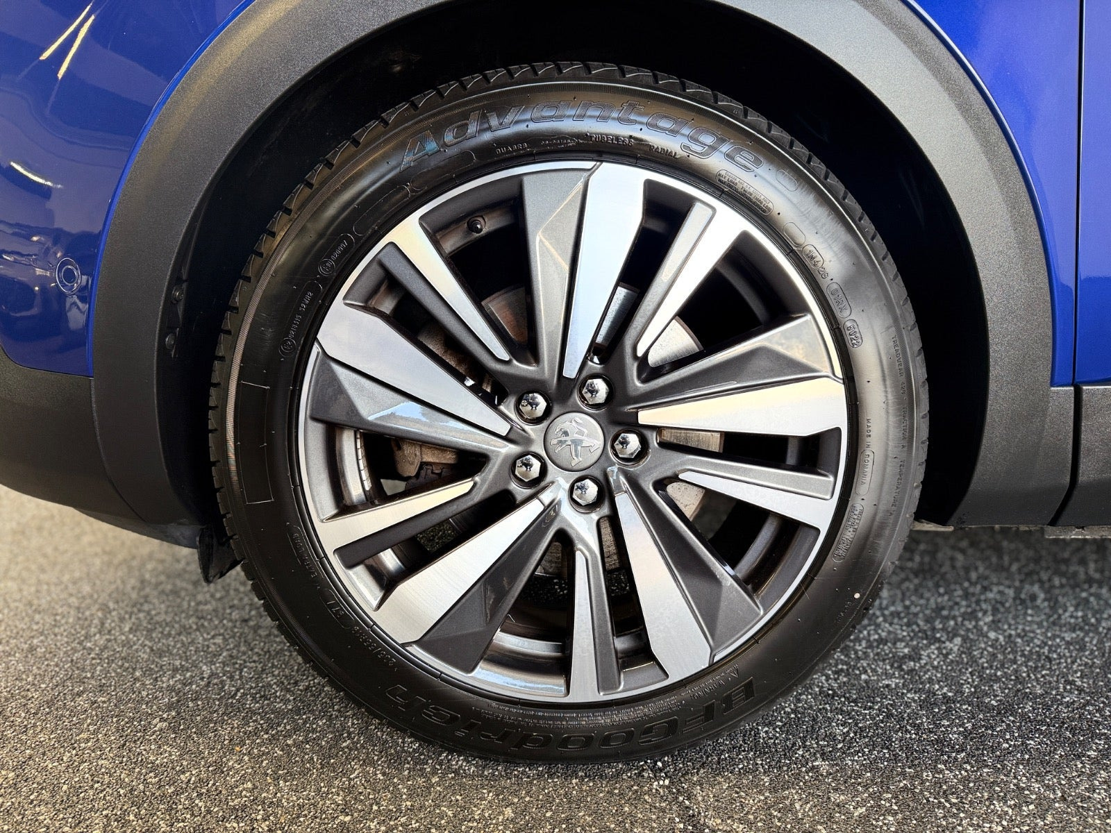 Blå Peugeot 3008 fra 2020