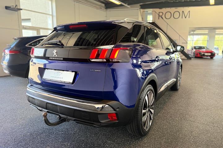 Blå Peugeot 3008 fra 2020