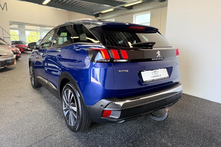 Blå Peugeot 3008 fra 2020