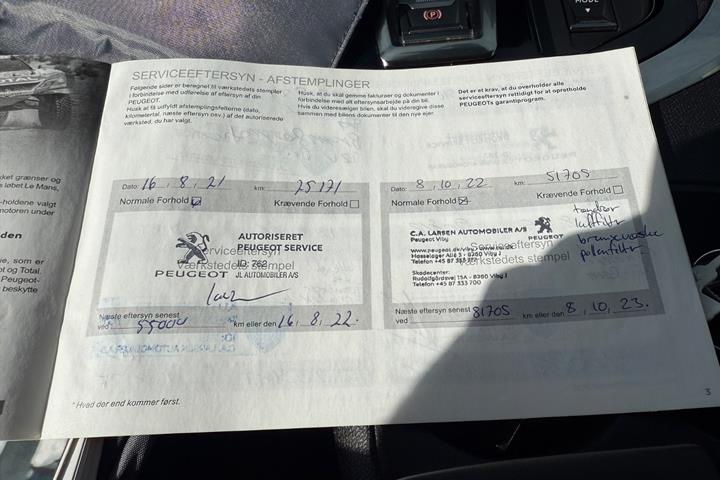 Blå Peugeot 3008 fra 2020
