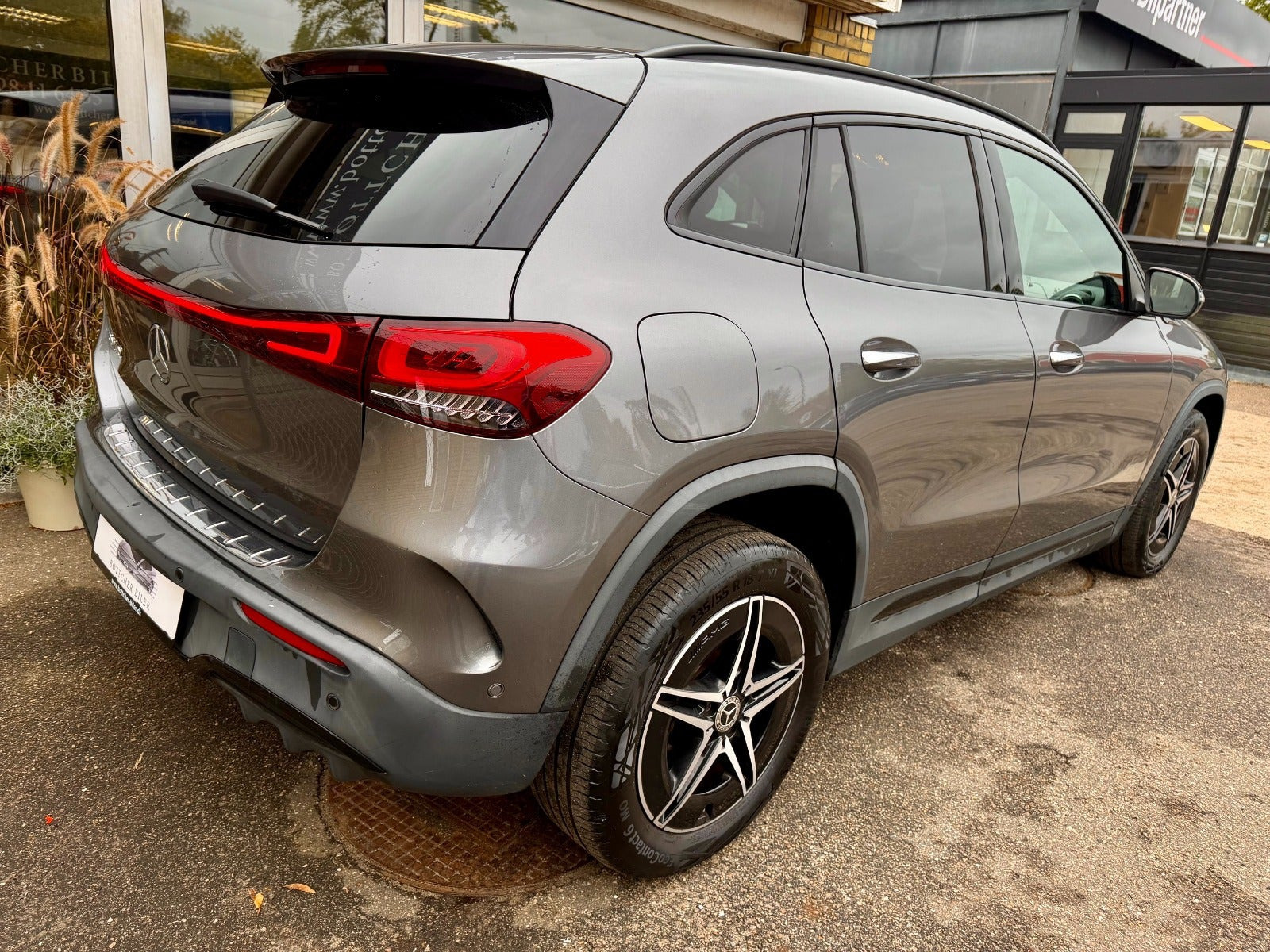 Grå Mercedes EQA250 fra 2021