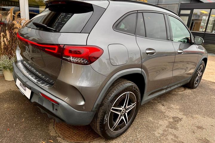 Grå Mercedes EQA250 fra 2021