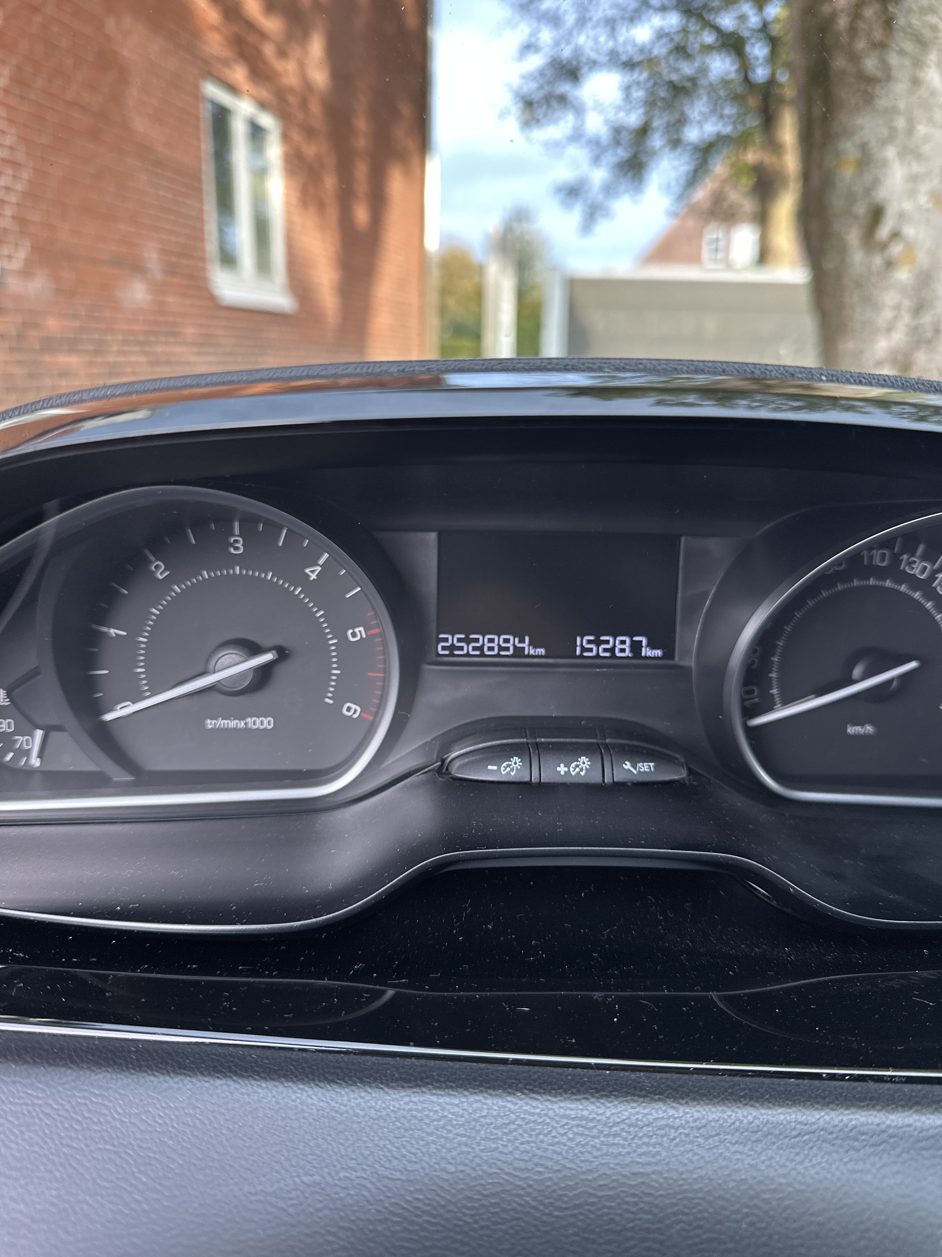 Hvid Peugeot 208 fra 2016
