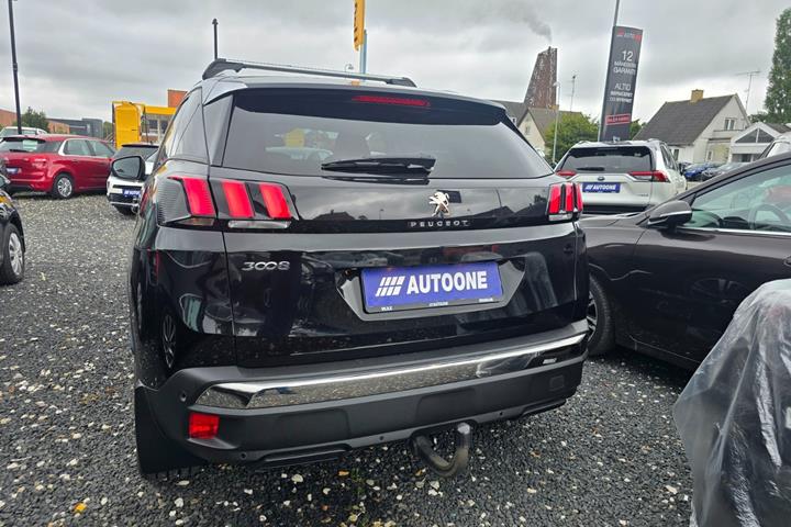 Sort Peugeot 3008 fra 2017