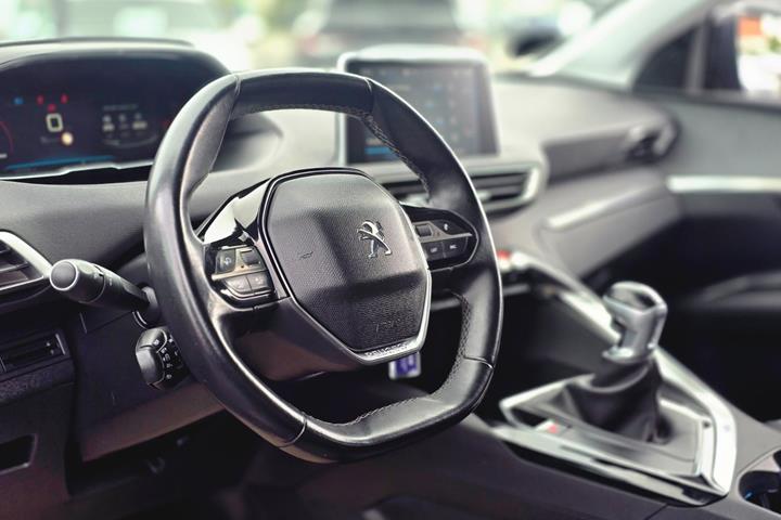 Sort Peugeot 3008 fra 2017