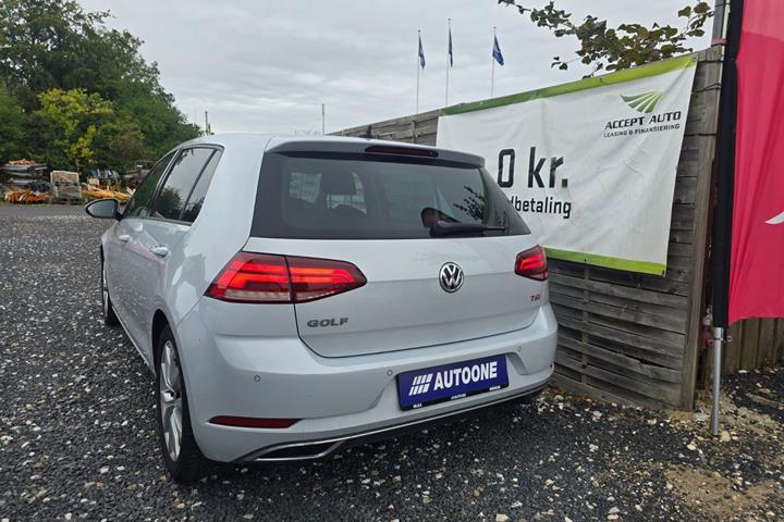 Blå VW Golf VII fra 2018