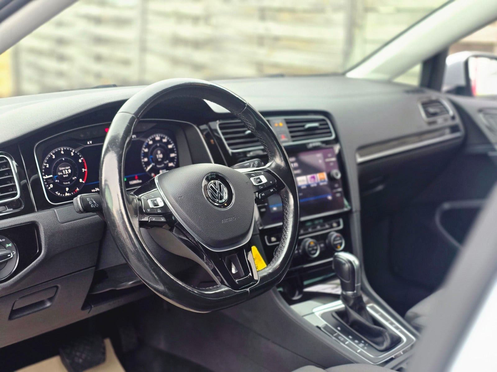 Blå VW Golf VII fra 2018