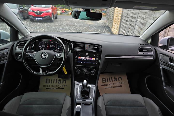 Blå VW Golf VII fra 2018
