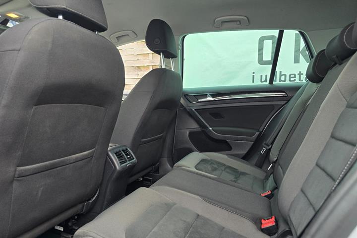 Blå VW Golf VII fra 2018
