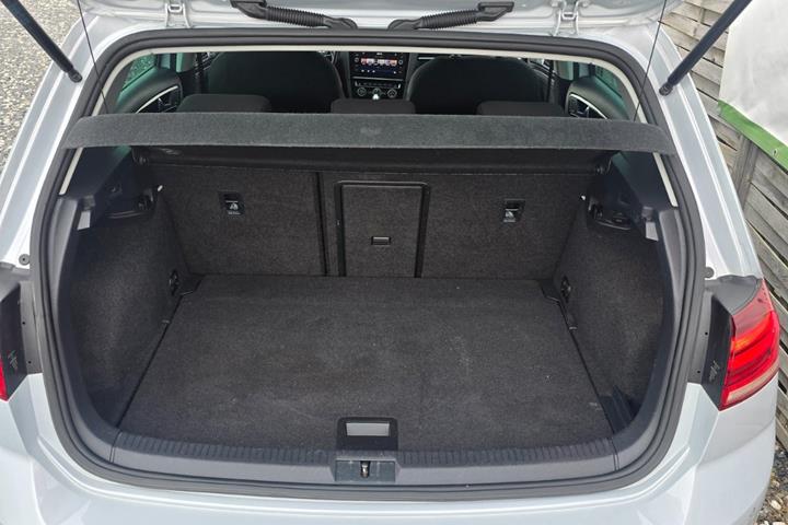 Blå VW Golf VII fra 2018