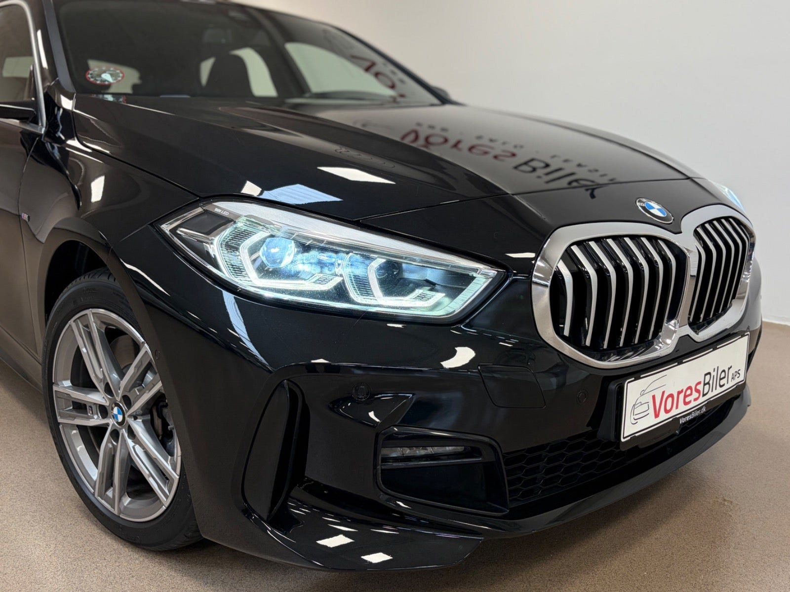 Sort BMW 120d fra 2021