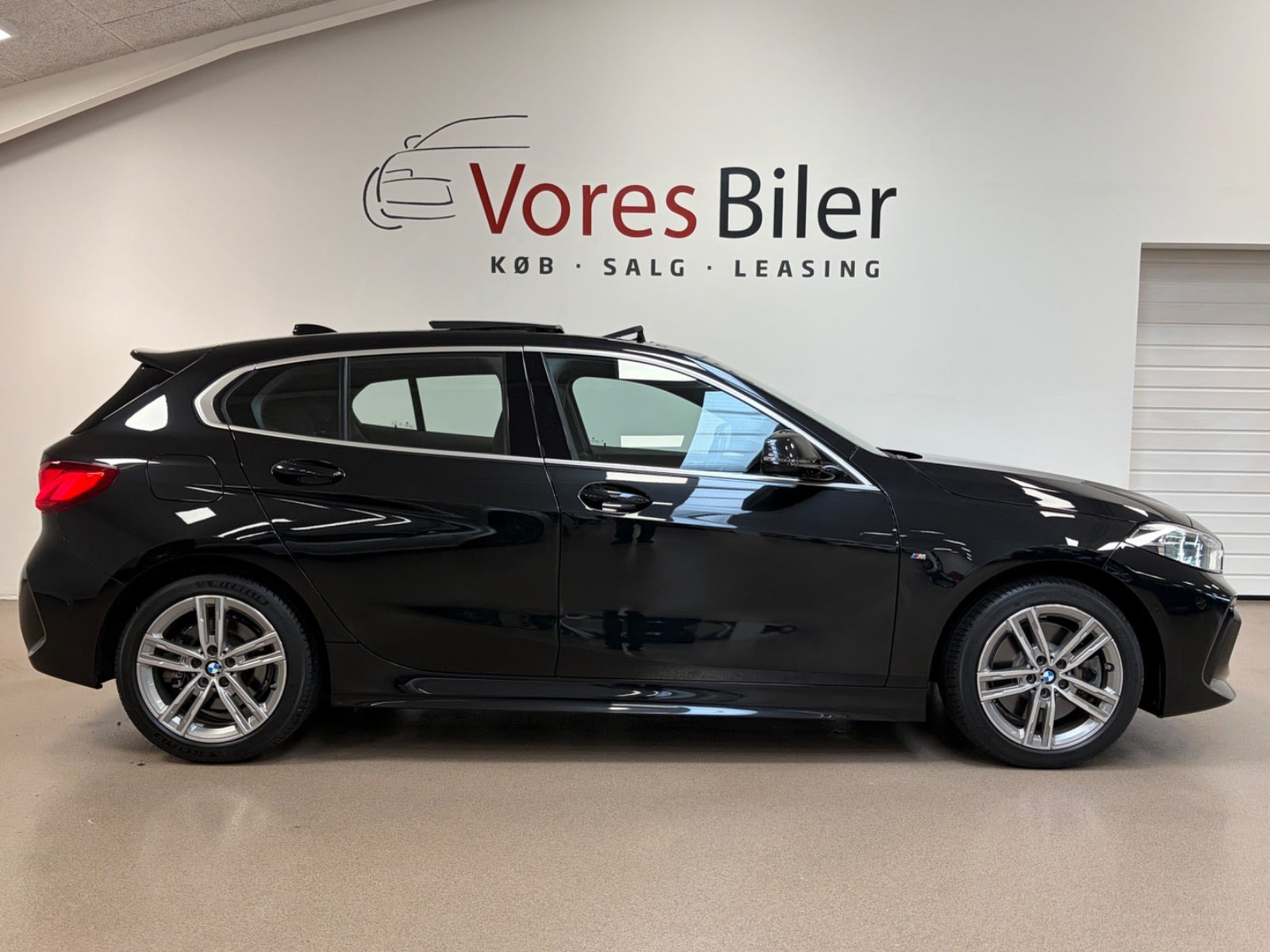 Sort BMW 120d fra 2021