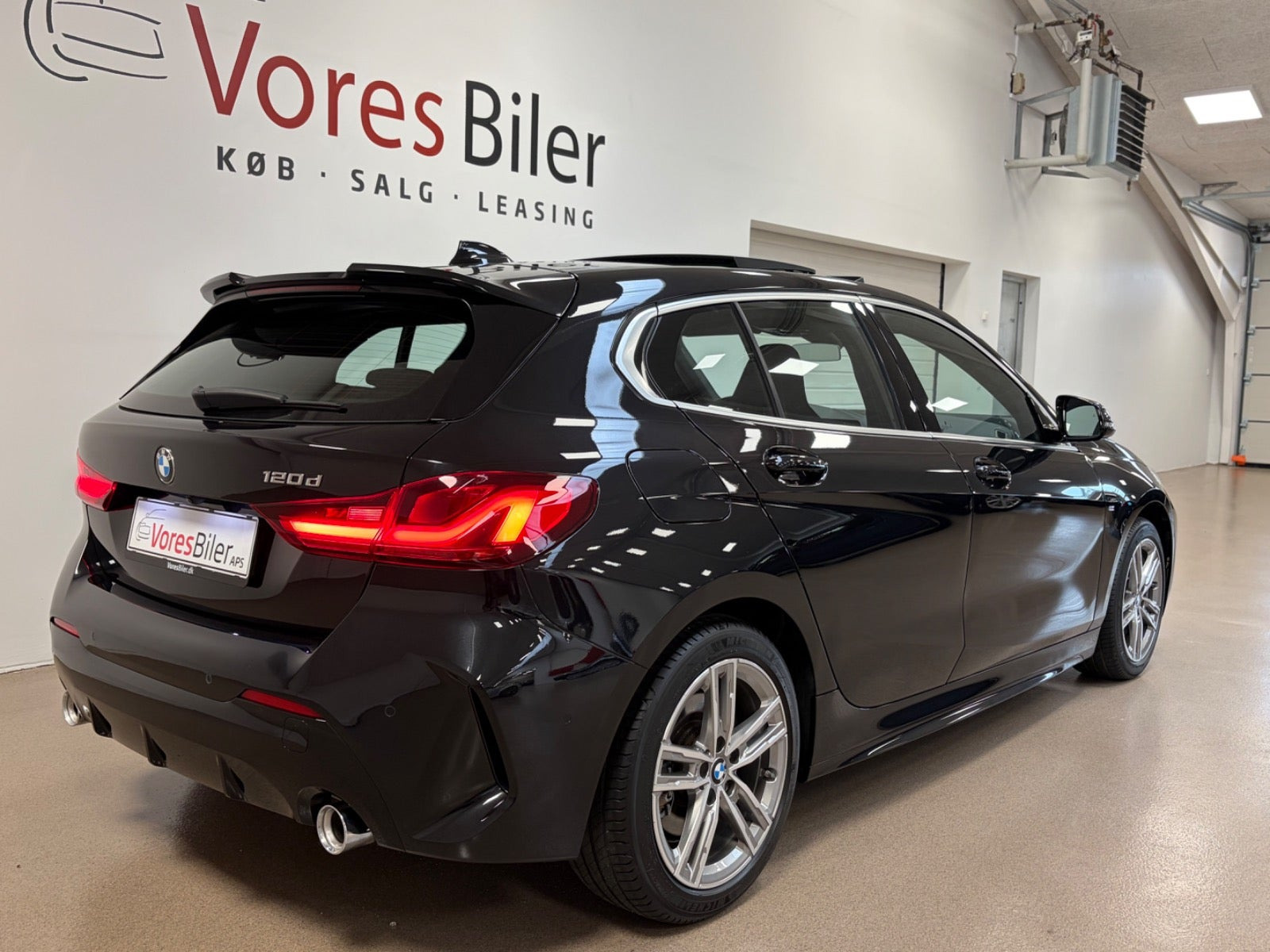 Sort BMW 120d fra 2021