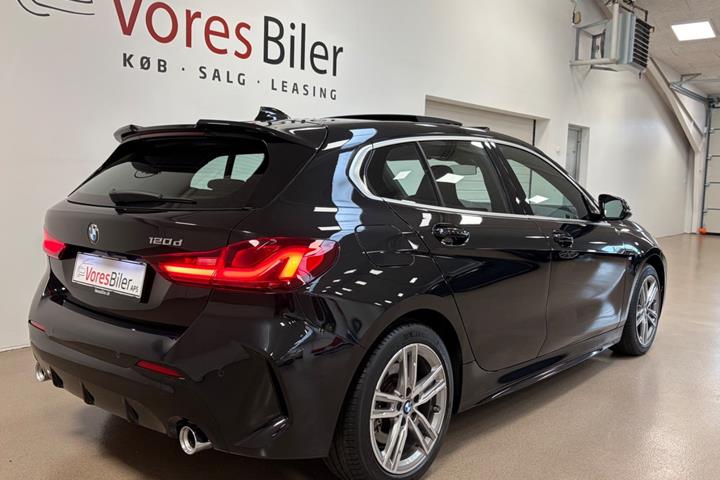 Sort BMW 120d fra 2021