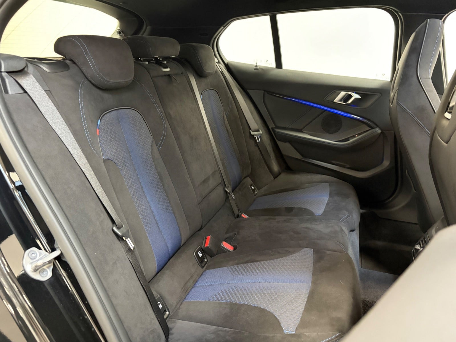 Sort BMW 120d fra 2021