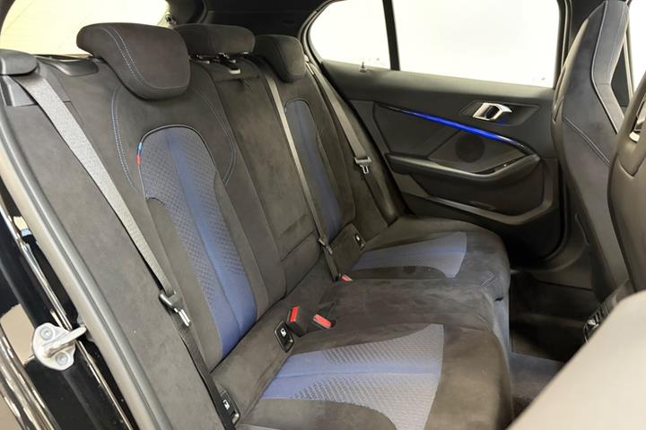 Sort BMW 120d fra 2021