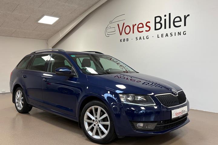 Blå Skoda Octavia fra 2017