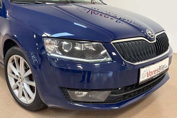 Blå Skoda Octavia fra 2017