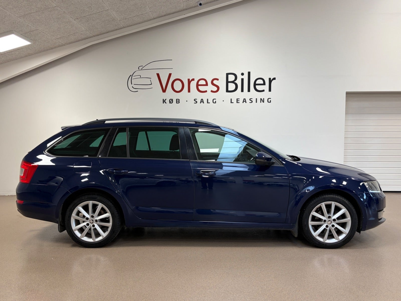 Blå Skoda Octavia fra 2017