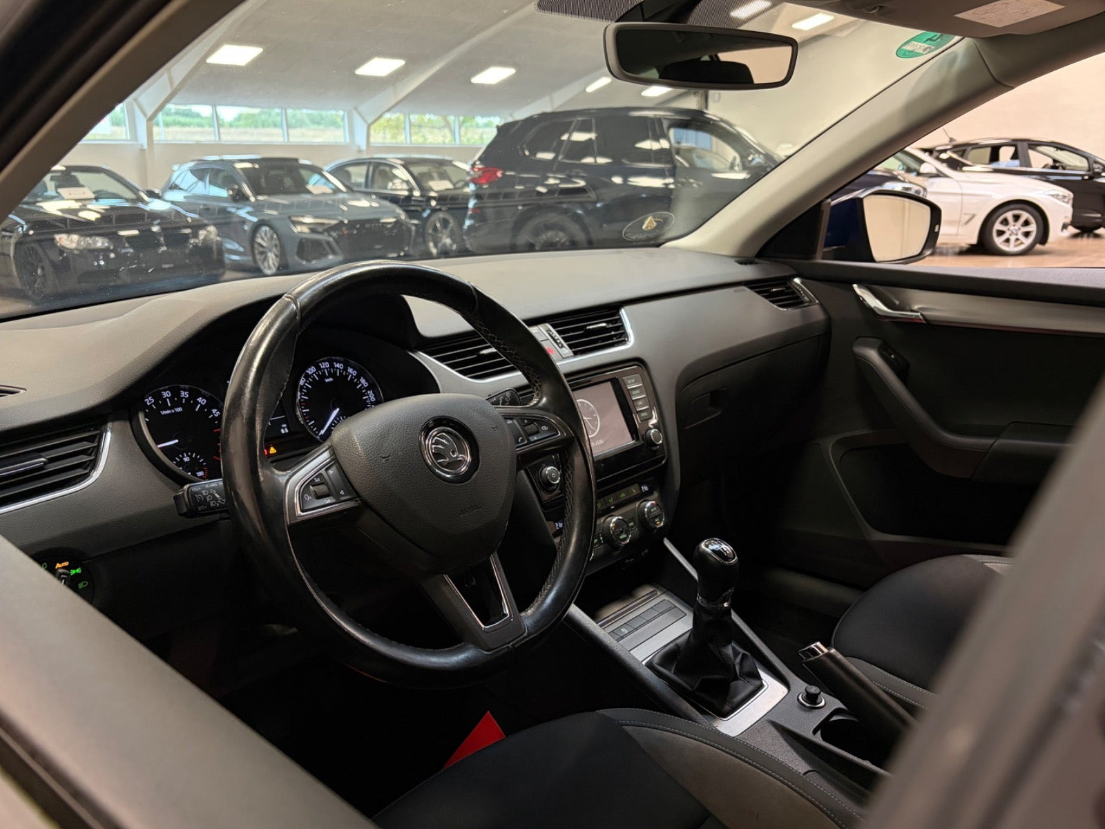 Blå Skoda Octavia fra 2017