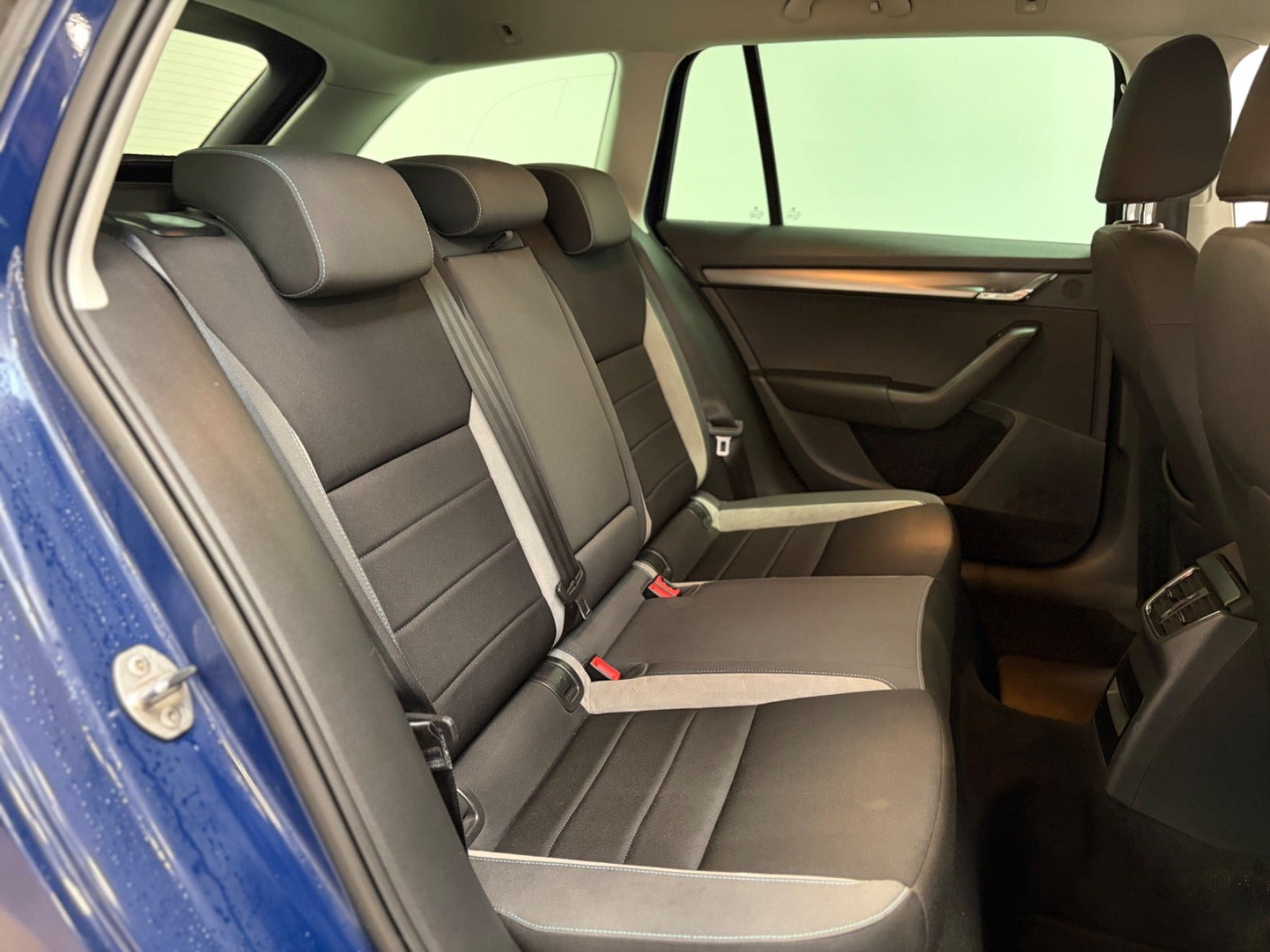 Blå Skoda Octavia fra 2017