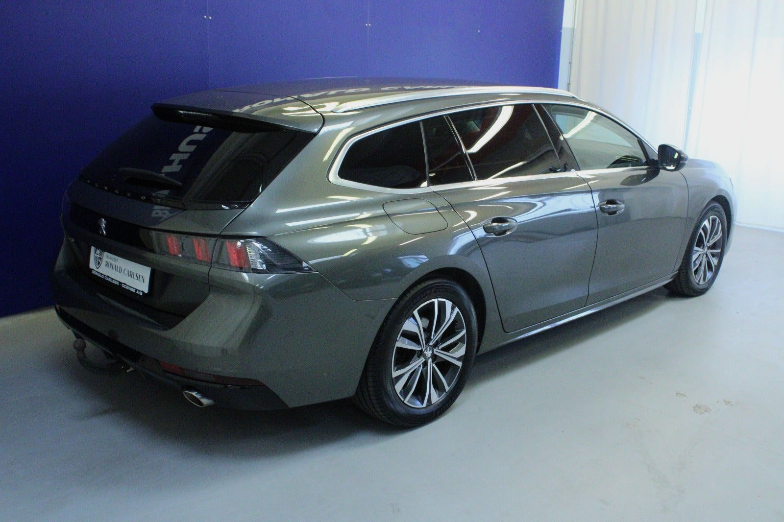 Grå Peugeot 508 fra 2020