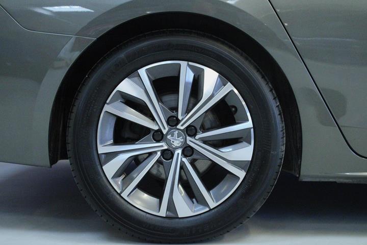 Grå Peugeot 508 fra 2020