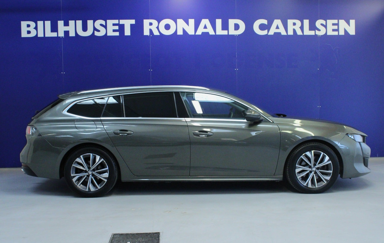 Grå Peugeot 508 fra 2020