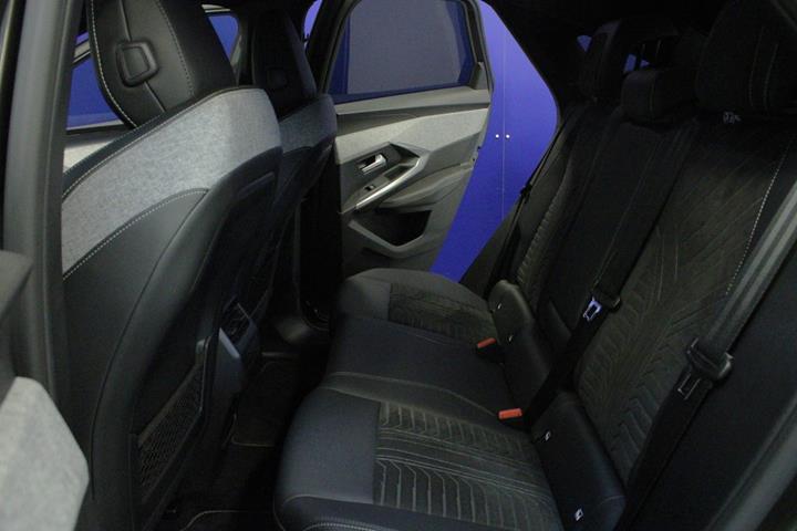 Grå Peugeot e-3008 fra 2025