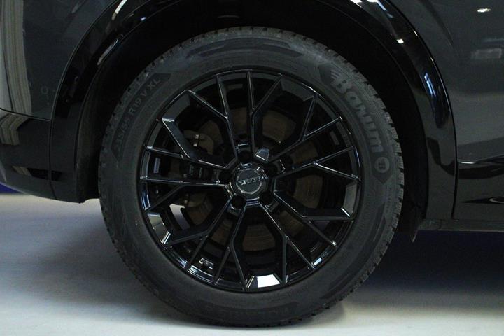 Grå Peugeot e-3008 fra 2025