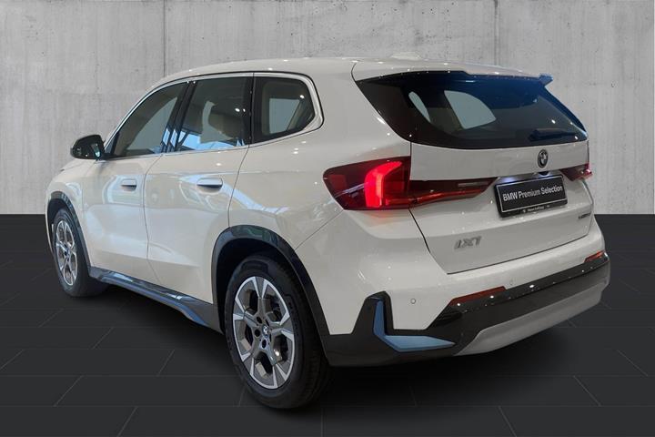 Hvid BMW iX1 fra 2023