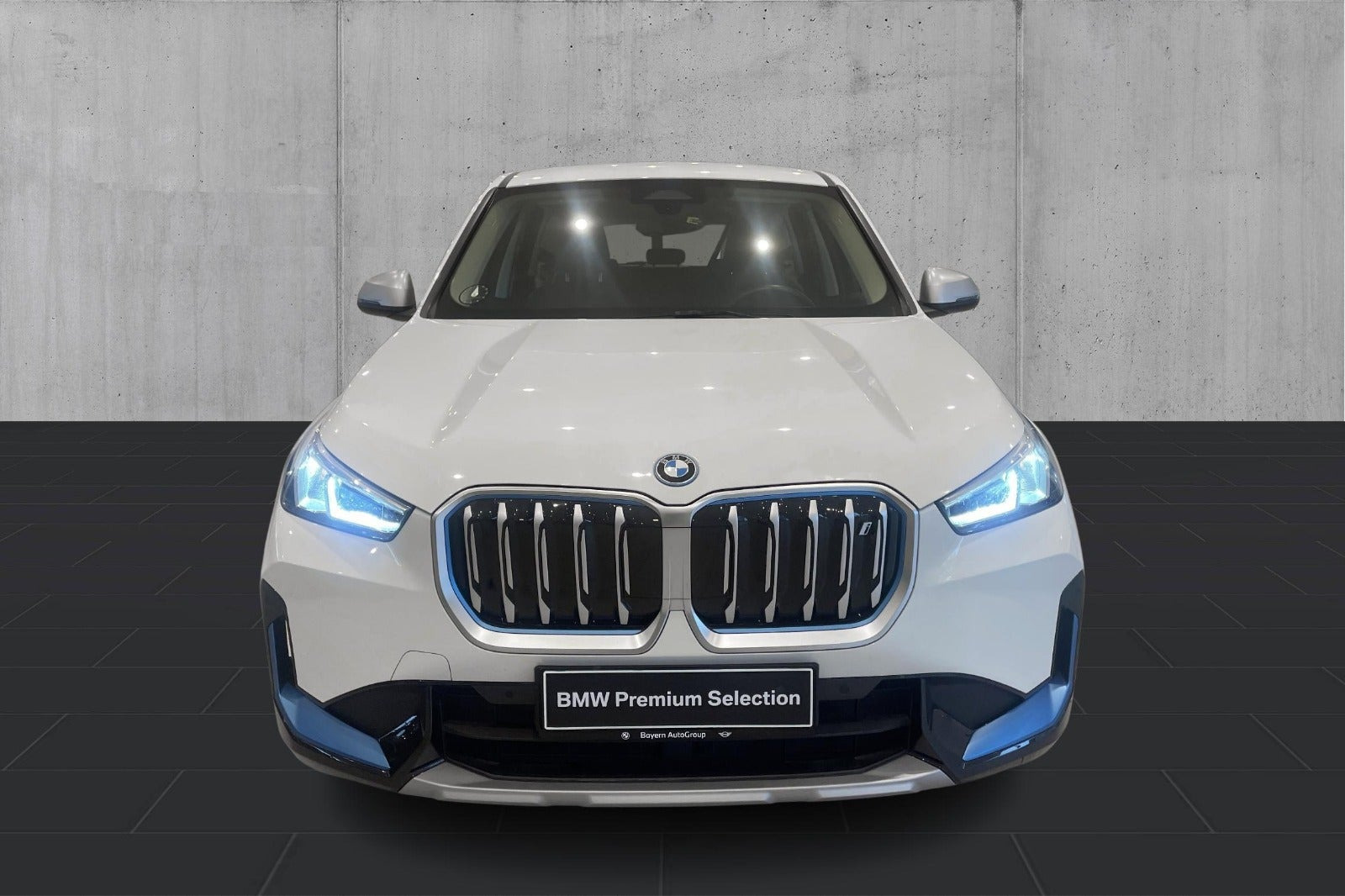 Hvid BMW iX1 fra 2023