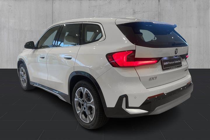 Hvid BMW iX1 fra 2024