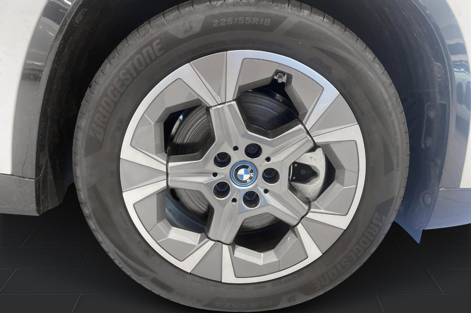 Hvid BMW iX1 fra 2024