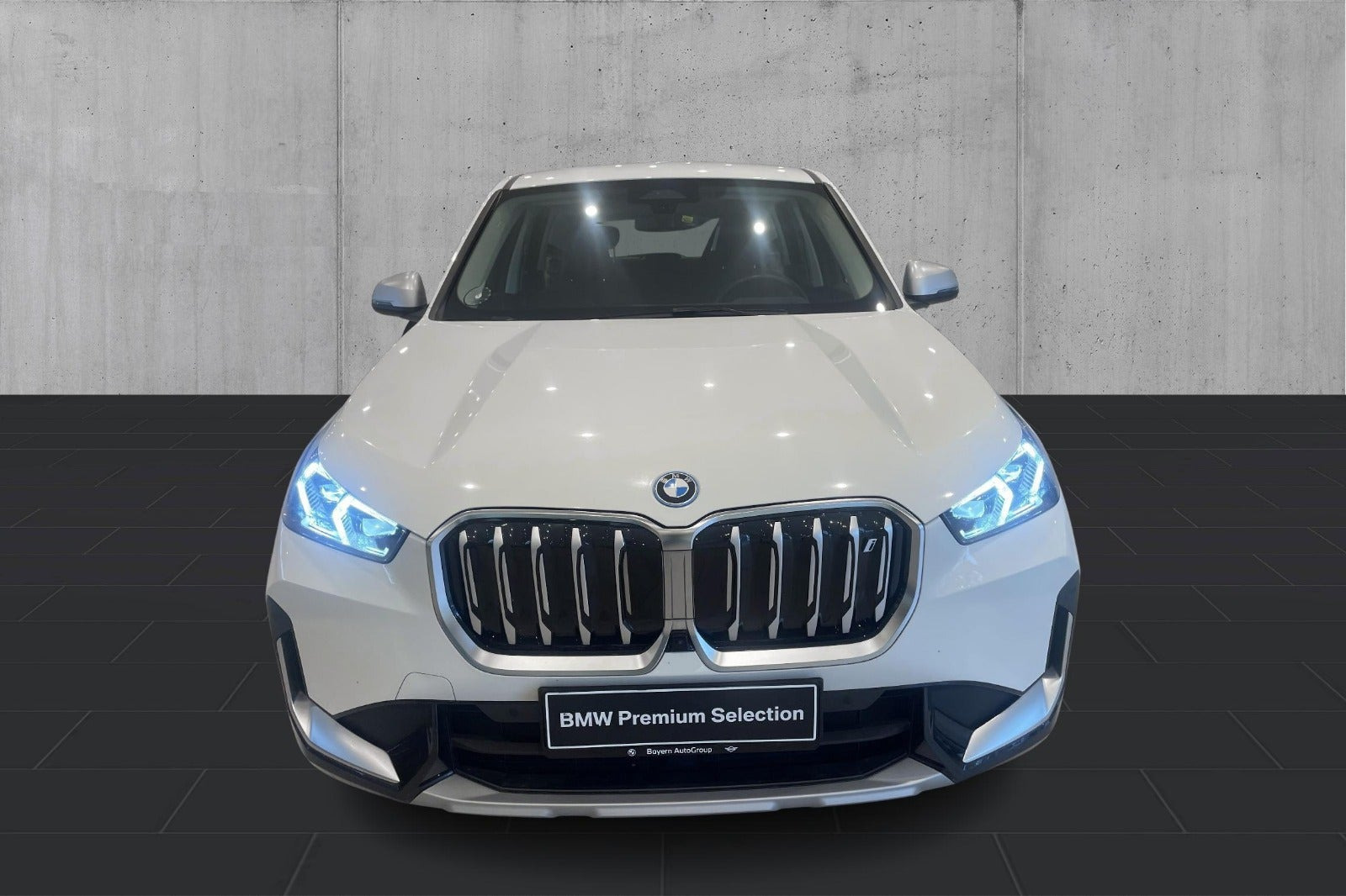 Hvid BMW iX1 fra 2024