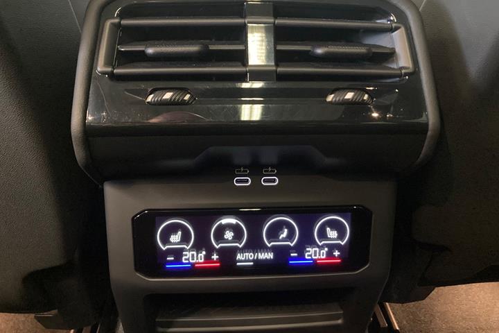 Sort BMW i5 fra 2025