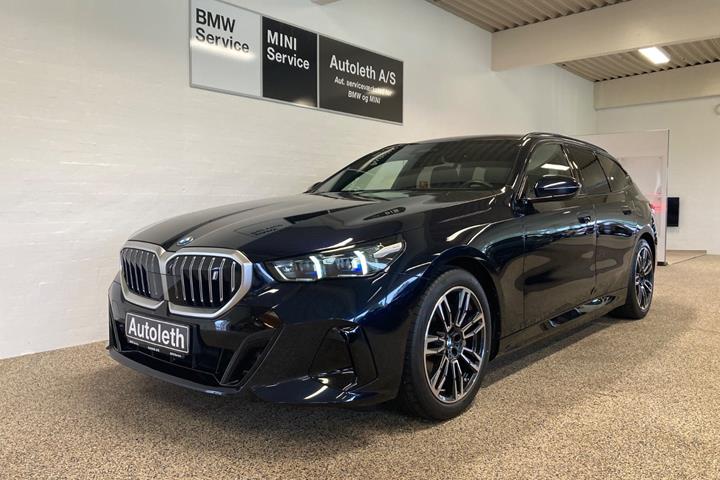 Sort BMW i5 fra 2025